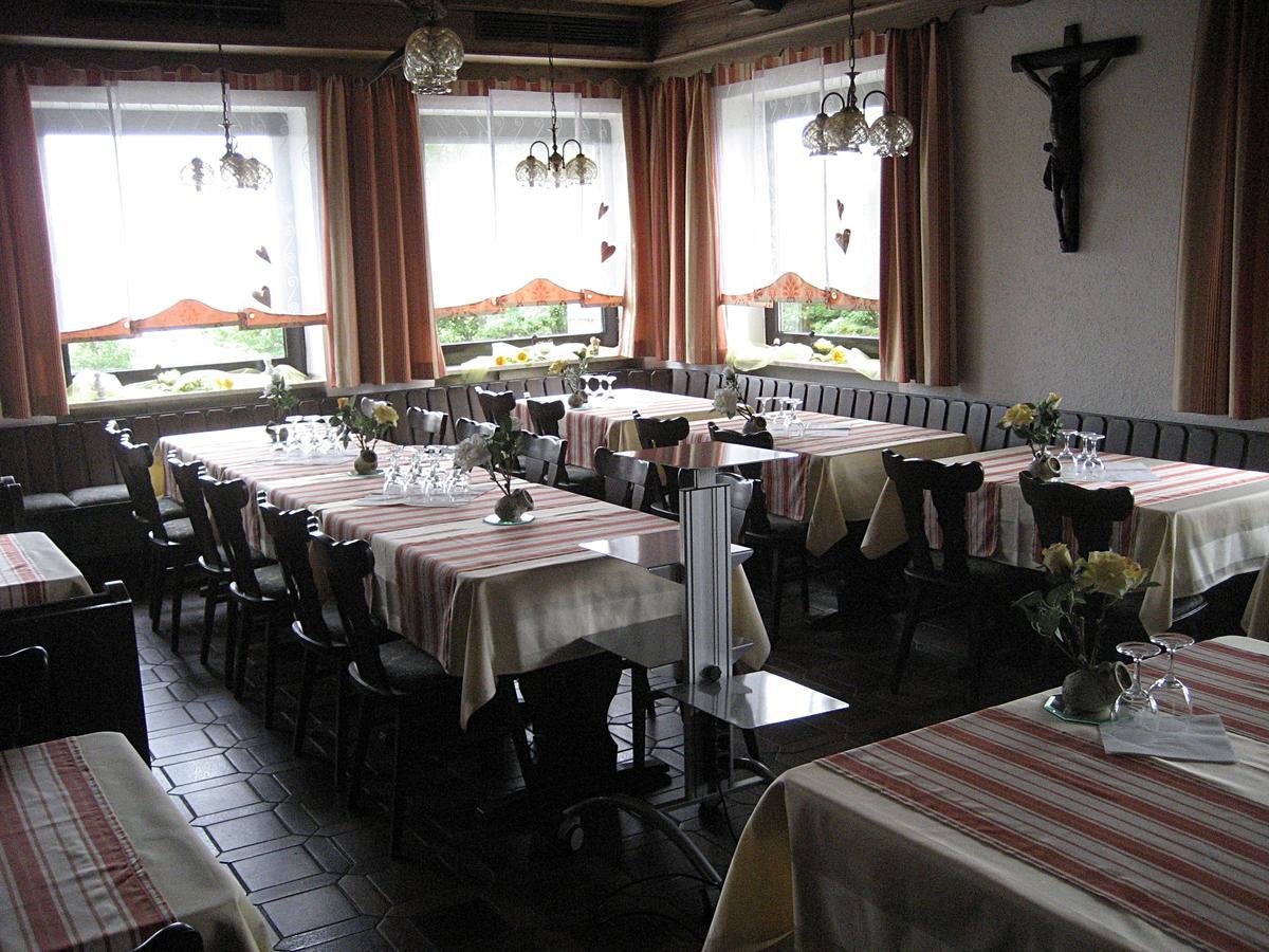 Hotel-Gasthof "Zum Bartl" Sulzbach-Rosenberg Buitenkant foto