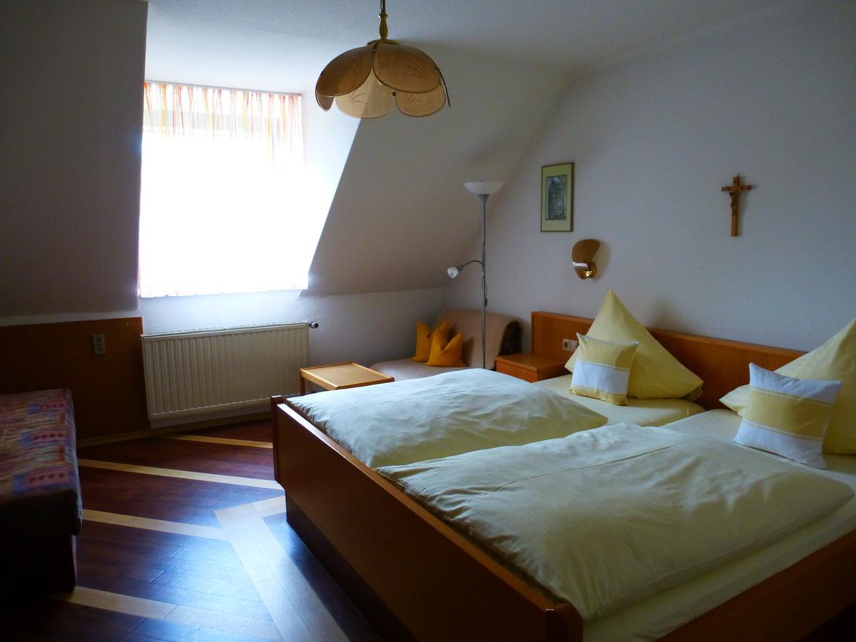 Hotel-Gasthof "Zum Bartl" Sulzbach-Rosenberg Buitenkant foto