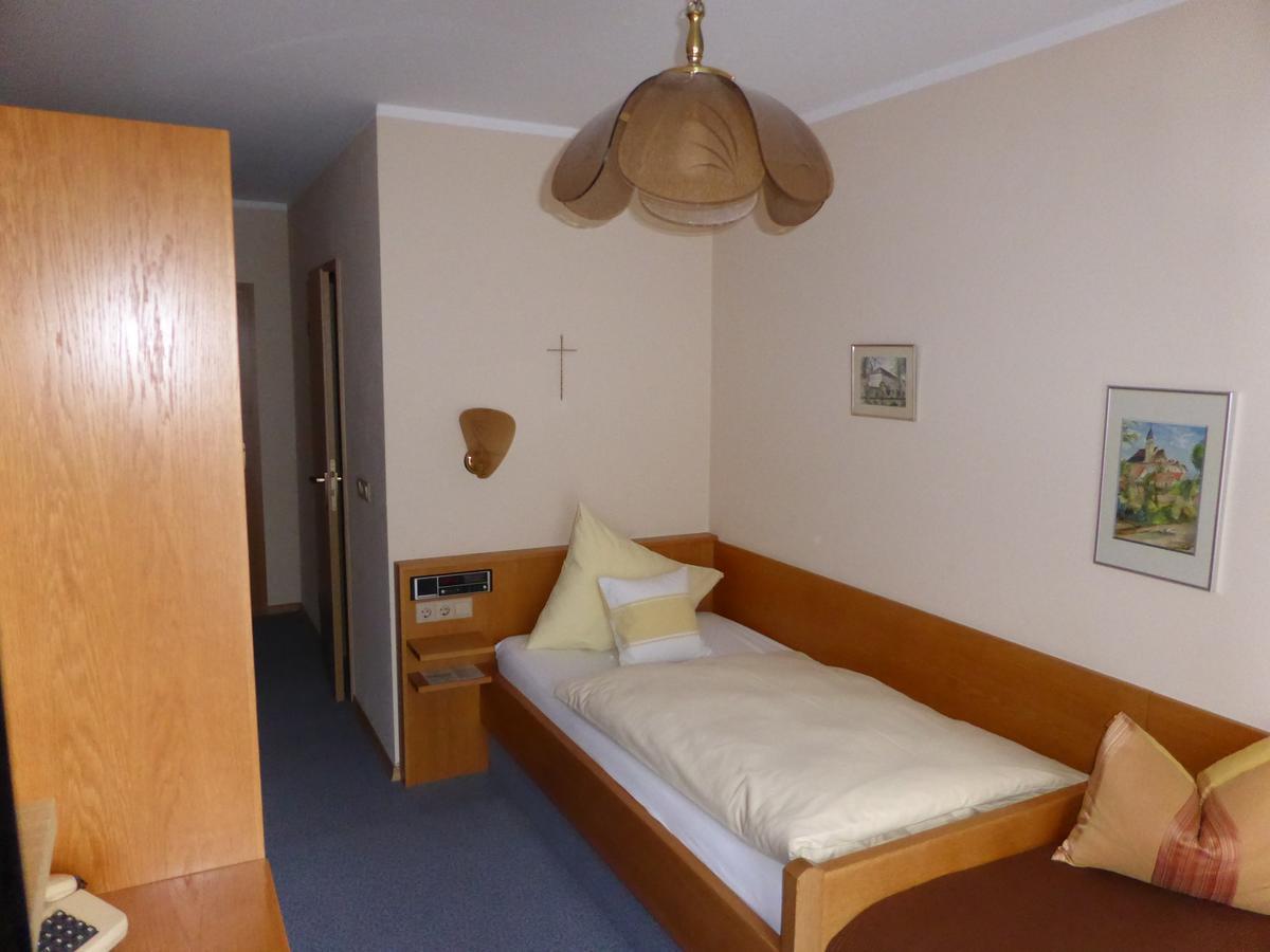 Hotel-Gasthof "Zum Bartl" Sulzbach-Rosenberg Buitenkant foto