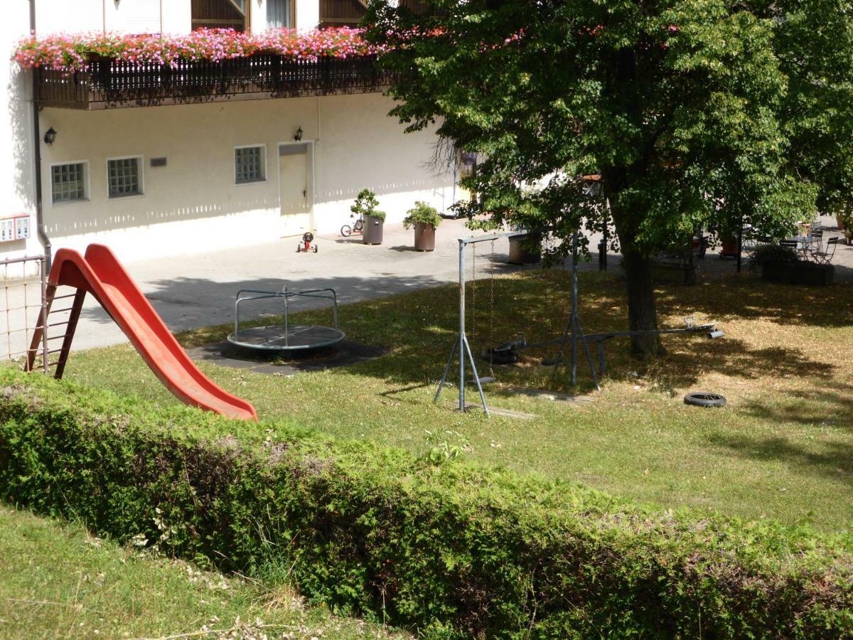 Hotel-Gasthof "Zum Bartl" Sulzbach-Rosenberg Buitenkant foto
